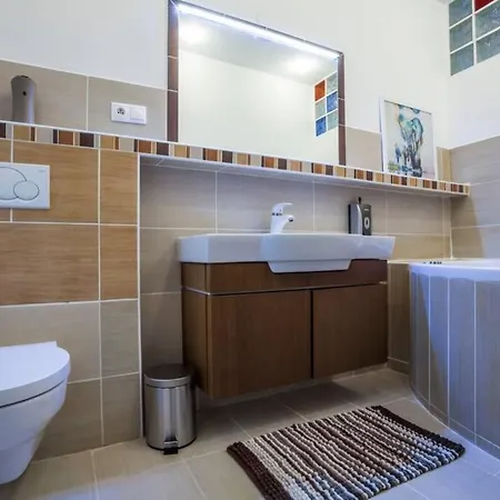 Luxury Air-conditioned Family Spitalska Old Town Apartmán