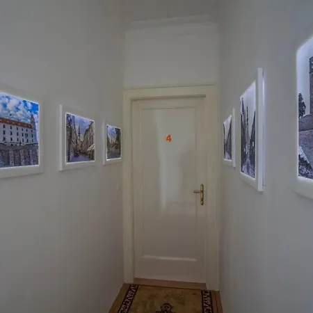 아파트 Luxury Air-conditioned Family Spitalska Old Town 브라티슬라바