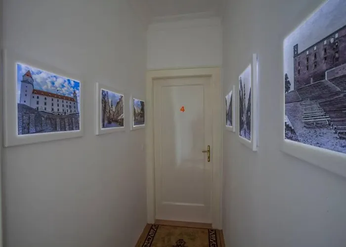 شقة Luxury Air-conditioned Family Spitalska Old Town براتسيلافا